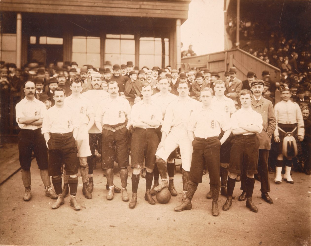Anglický tým, který hrál se Skotskem v Glasgow, 2. dubna 1892 od English School