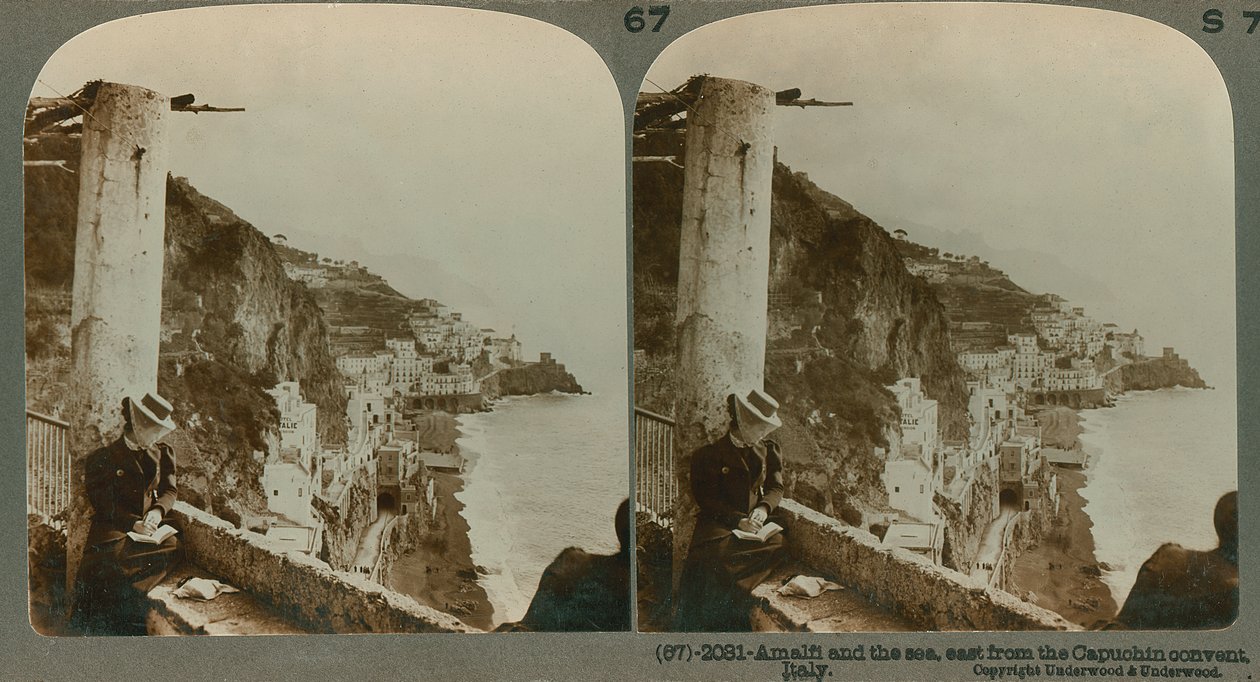 Pobřeží Amalfi a záliv Salerno z přestavěného kláštera, stereoskopický pohled (sépiová fotografie) od English School
