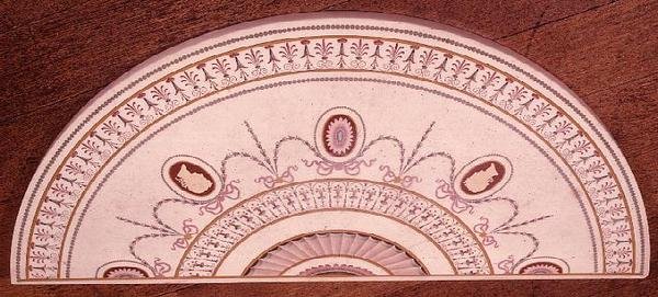Horní část odkládacího stolku od Roberta Adama a Thomase Chippendale, design vykládaný scagliolou, cca 1755 (mramor) od English School