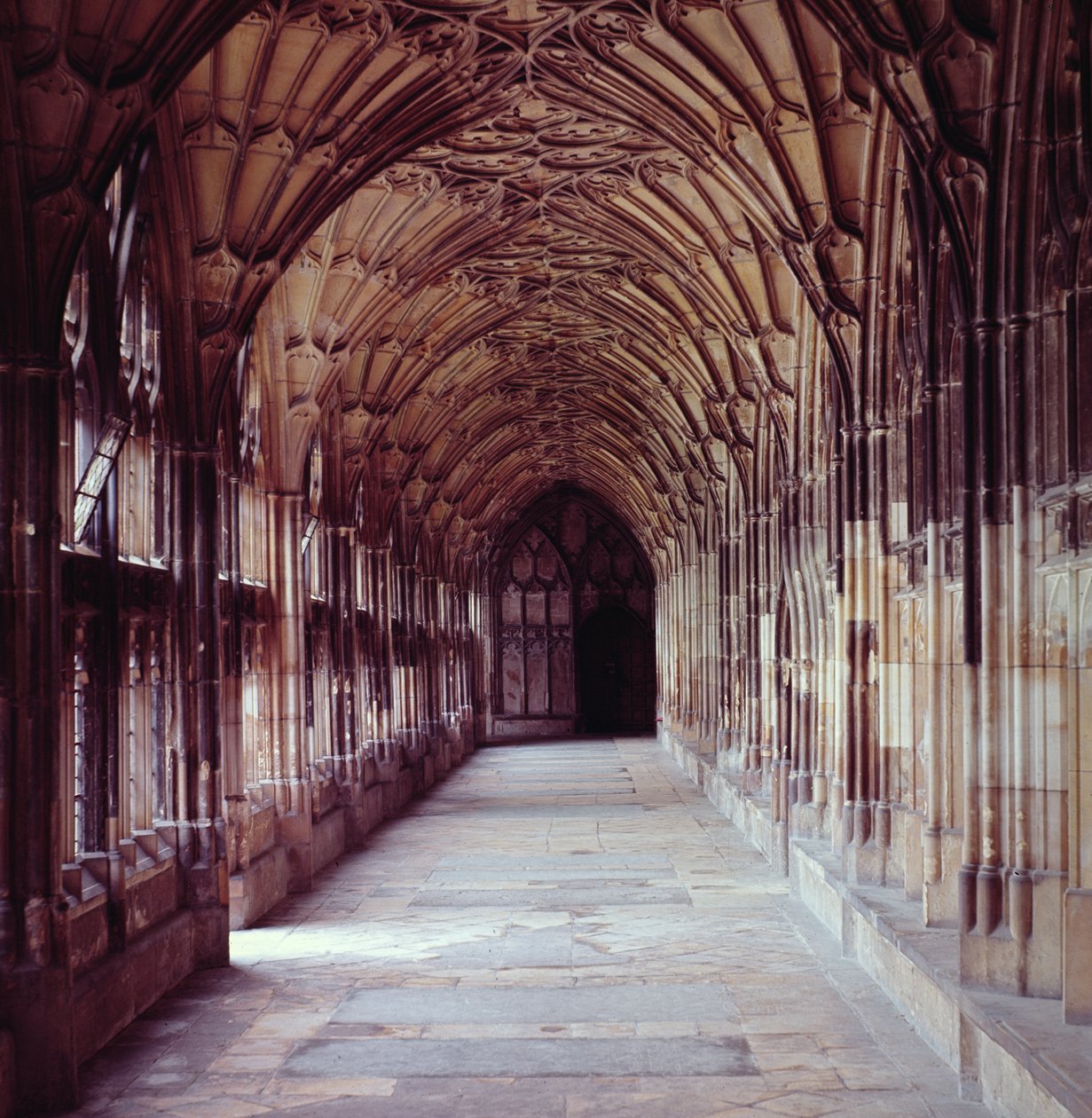 Pohled na kláštery, c.1355 od English School