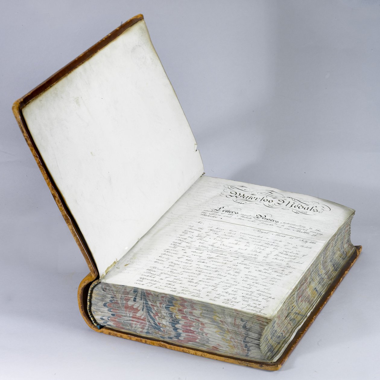 Waterloo Medal Roll, c.1815 (pero a inkoust na papíře v kožené vazbě) od English School