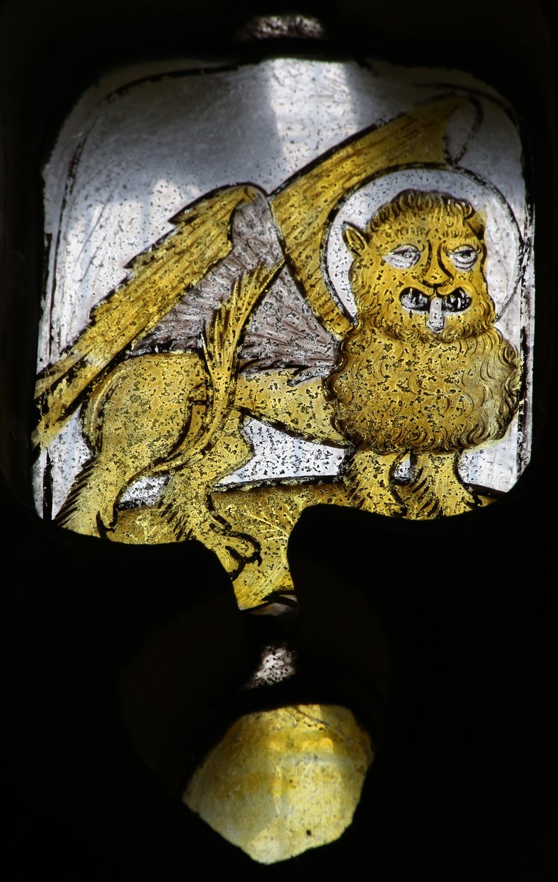 Okno č. 2 zobrazující evangelický symbol: lva sv. Marka od English School