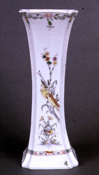 Worcesterská váza rozšířeného tvaru malovaná v barvách Kakiemon, cca 1750 (keramika) od English School
