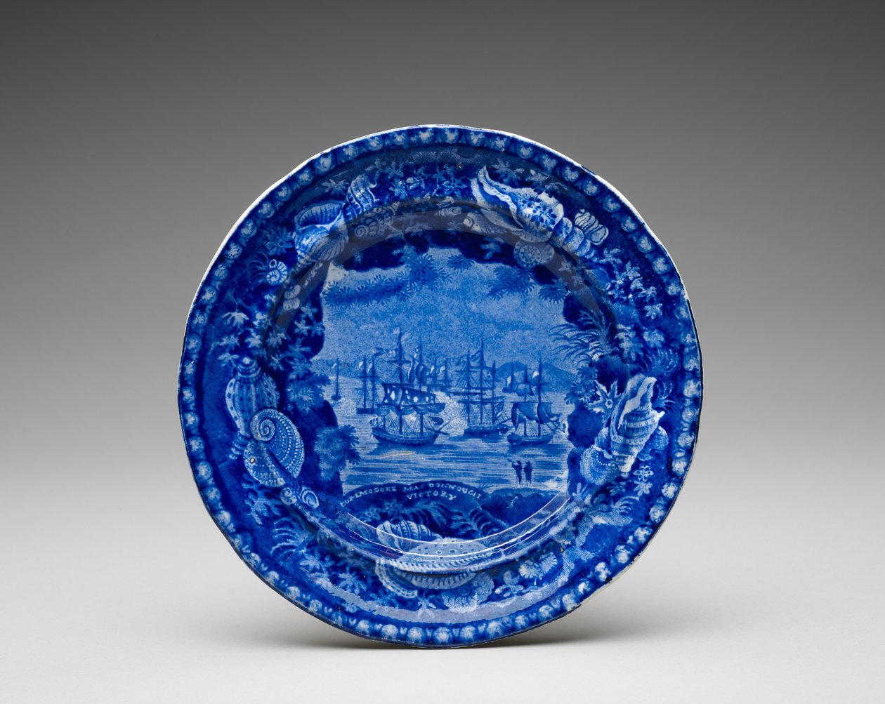 Talíř, c. 1818-1846 (olověná glazovaná kamenina s transferovým tiskem) od Enoch Wood and Sons