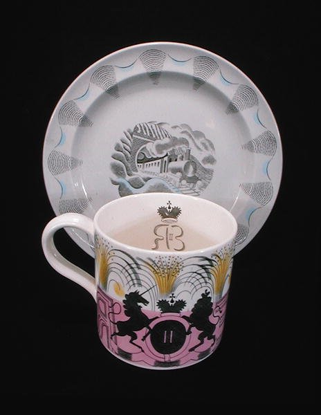 Korunovační hrnek a talíř "Travel", Wedgwood od Eric Ravilious