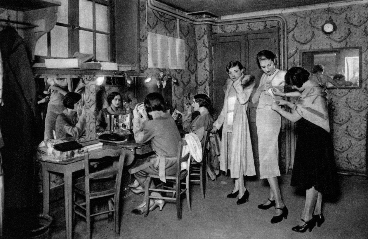 Modely u velkého švadlena, Paříž, 1931 od Ernest Flammarion