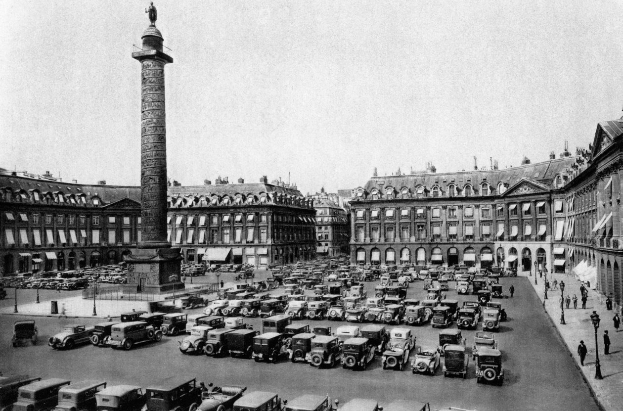 Place Vendome a sloup vztyčený k Napoleonovým vítězstvím, Paříž, 1931 od Ernest Flammarion