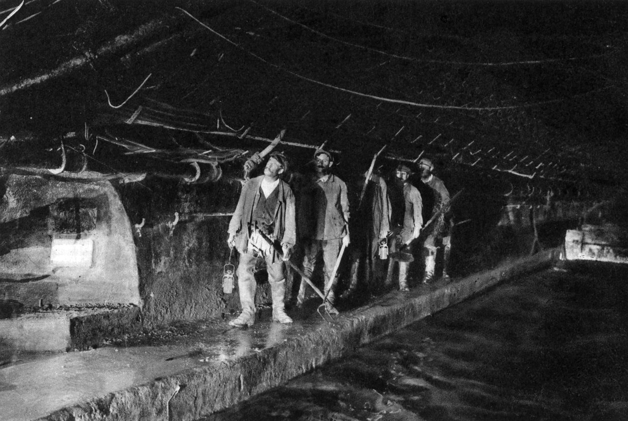 Čističe kanálů v hlavní stoce, Paříž, 1931 od Ernest Flammarion