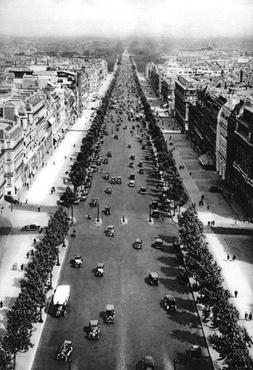 Pohled na Avenue des Champs Elysees, Paříž, 1931. od Ernest Flammarion