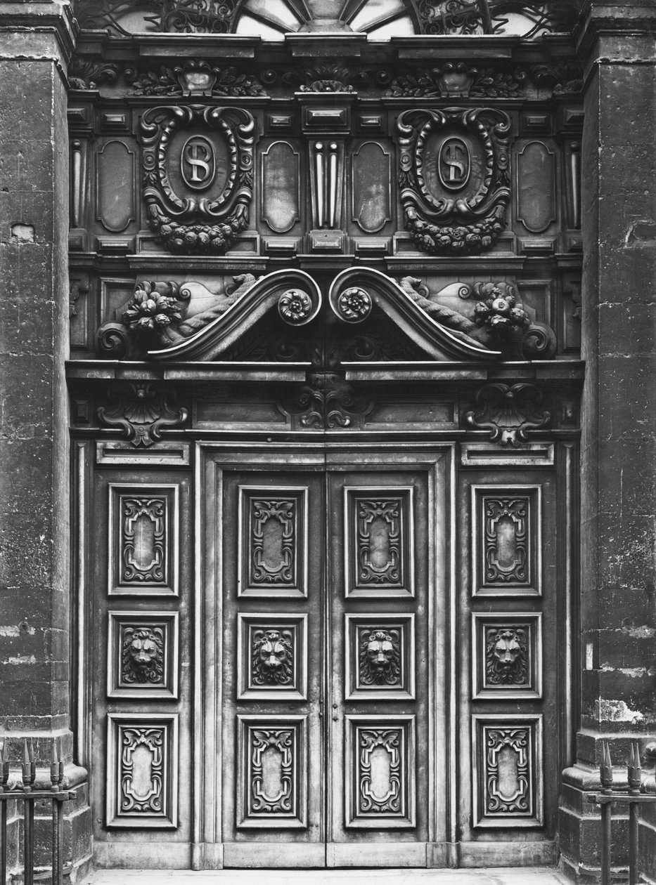 Pohled na průčelí kostela Saint-Paul-Saint-Louis, Paříž, hlavní portál, 1627-41 od Etienne and Derand, F. Martellange