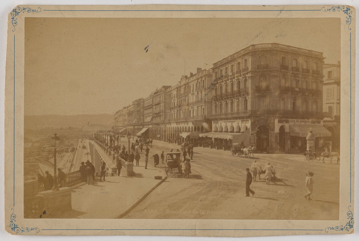 Alžír - Boulevard de la Republique od Etienne Neurdein