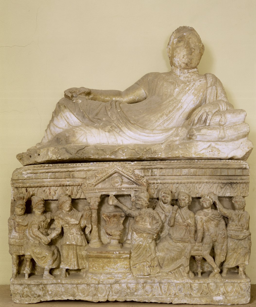Cinerární urna (alabastr) od Etruscan