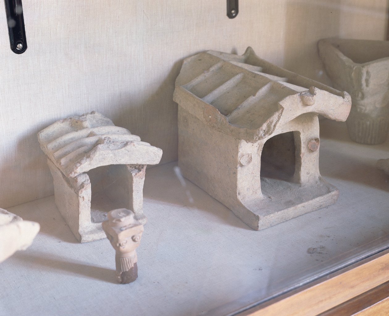 Pohřební urny (hlína) od Etruscan