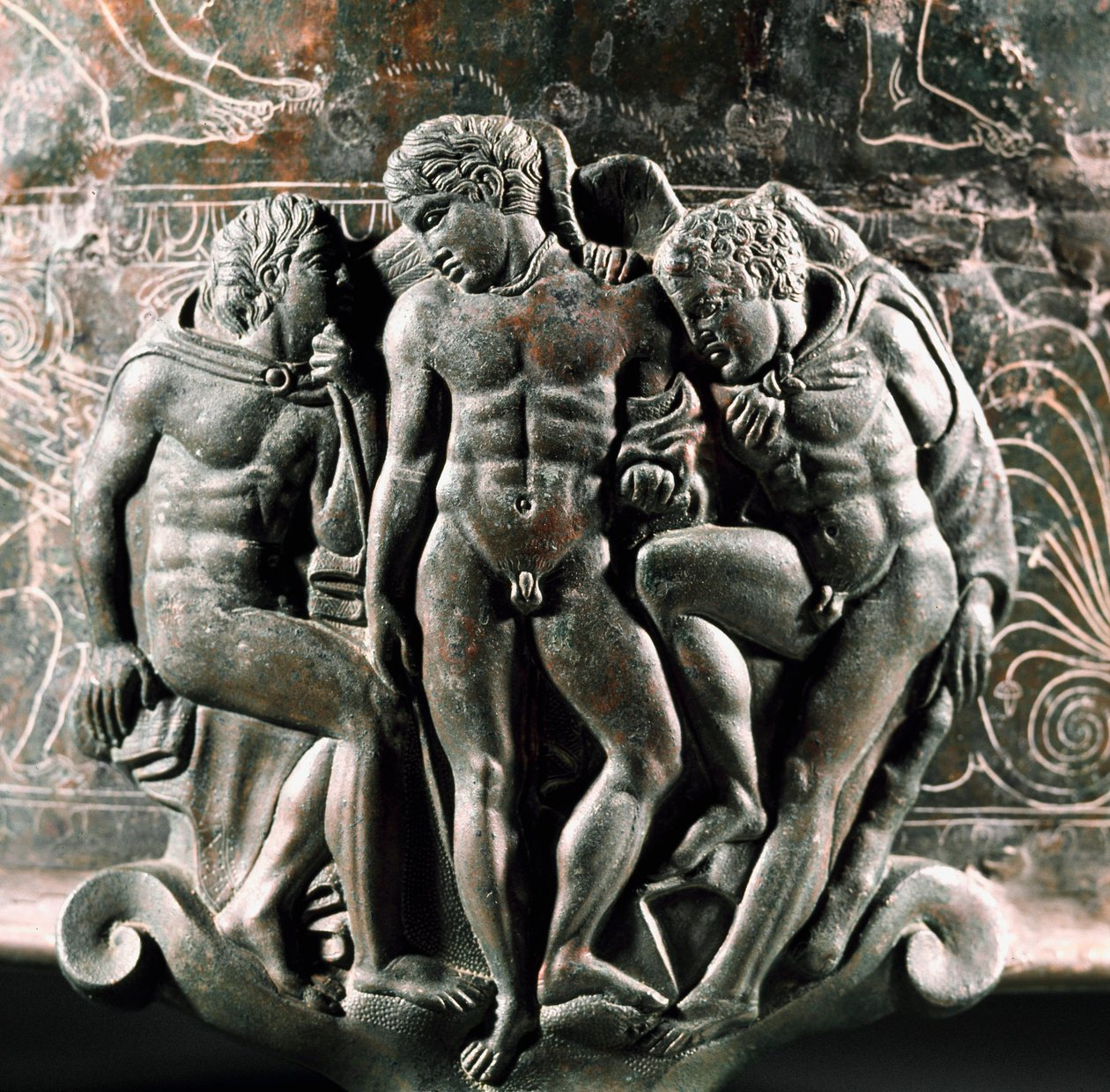Etruské umění: detail nohy bronzového Ficoroni Cistus představujícího Herkula, Iolaa a Erose mezi nimi. Z Preneste (Palestrina). 340 před naším letopočtem. Museo Nazionale di Villa Giulia, Řím od Etruscan
