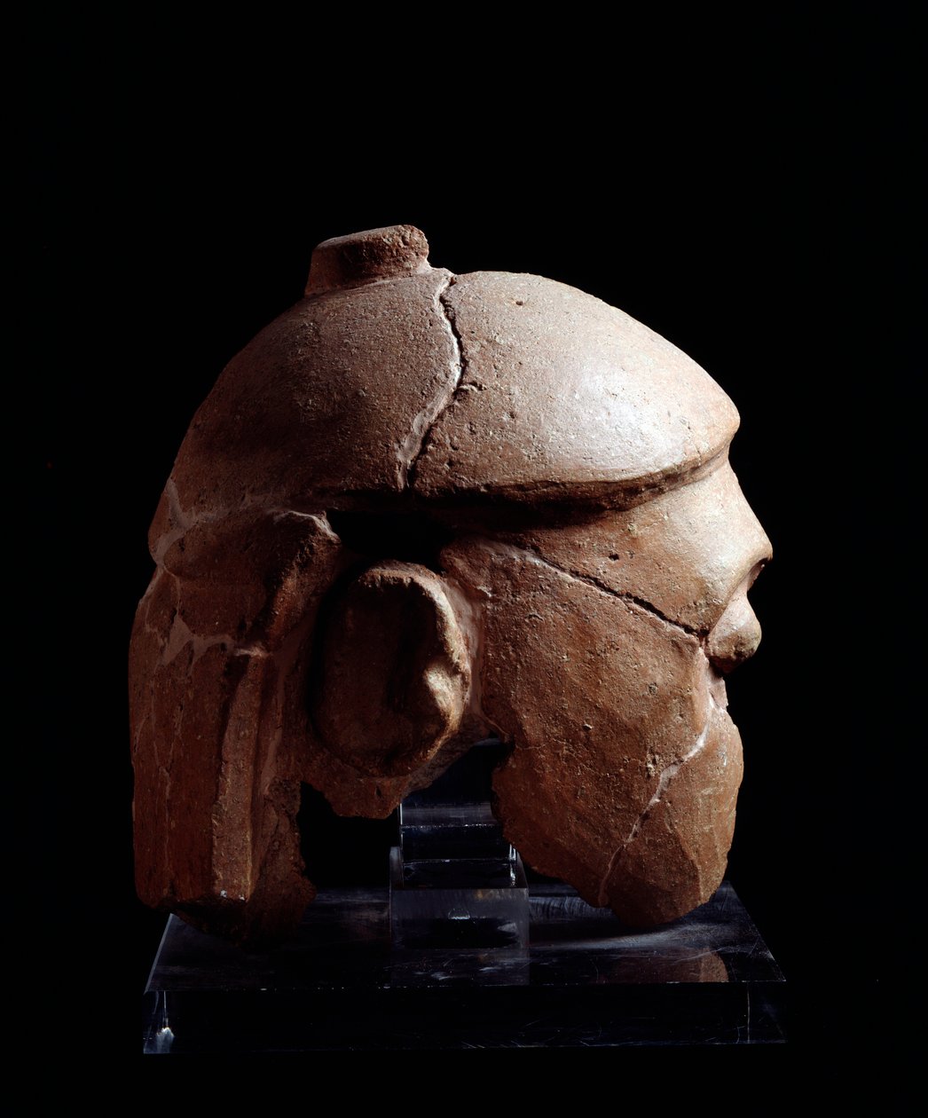 Etruská civilizace: hlava kasque v terakotě skupiny Antenanti z Murlo, Poggio Civitate, Itálie - 580-570 př.nl od Etruscan
