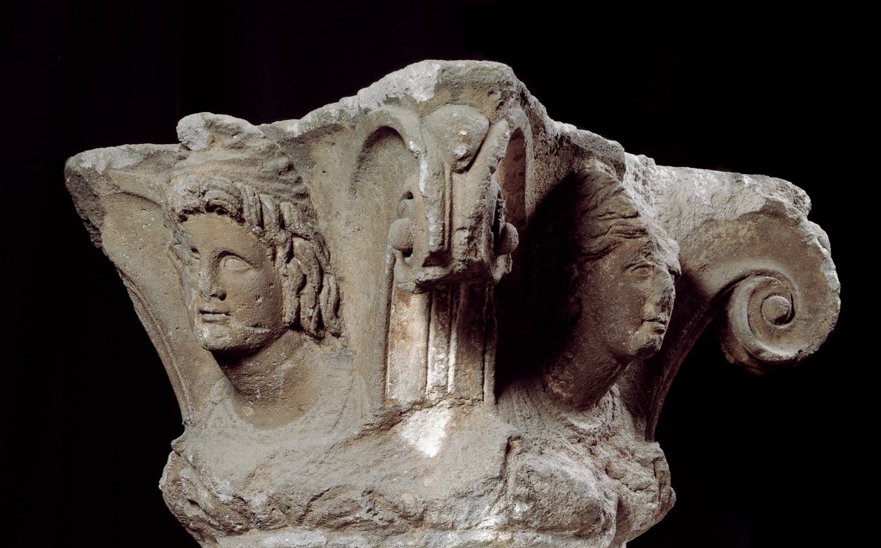 Etruská civilizace: zdobené hlavice sloupů z hrobky Campanari a Vulci, Itálie. Konec 4., začátek 3. století př. Kr. Florencie, Museo Archeologico od Etruscan