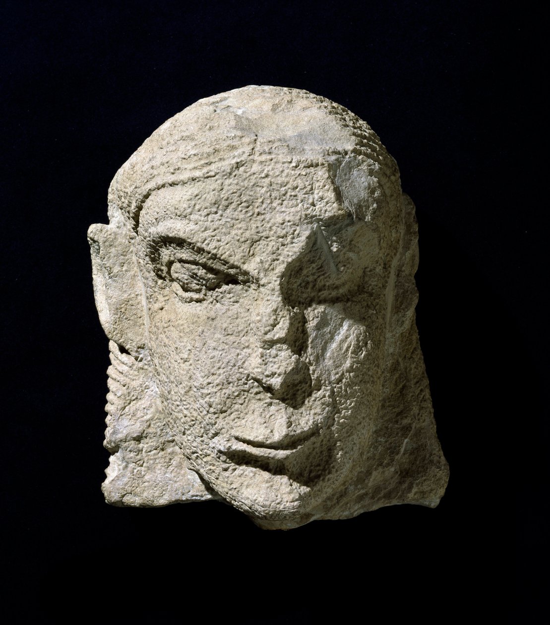 Etruská civilizace: vápencová ženská hlava. 650 před naším letopočtem cca. Z mohyly Pietrera di Vetulonia. Florencie, Museo Archeologico od Etruscan