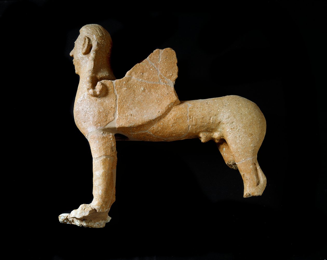 Etruská civilizace: terakotová sfinga. 550-530 před naším letopočtem. Z 2. paláce Murlo. Depositi Soprintendenza Archeologica del 