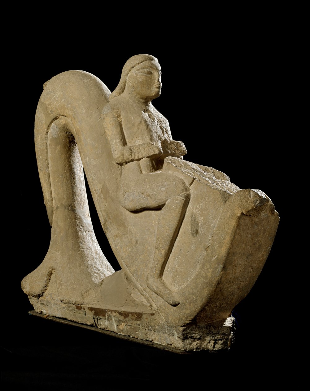 Etruská civilizace: mladý muž na delfínu. Kamenná socha 550 před naším letopočtem. Slunce. h. 82 cm Řím, Museo Nazionale di Villa Giulia od Etruscan