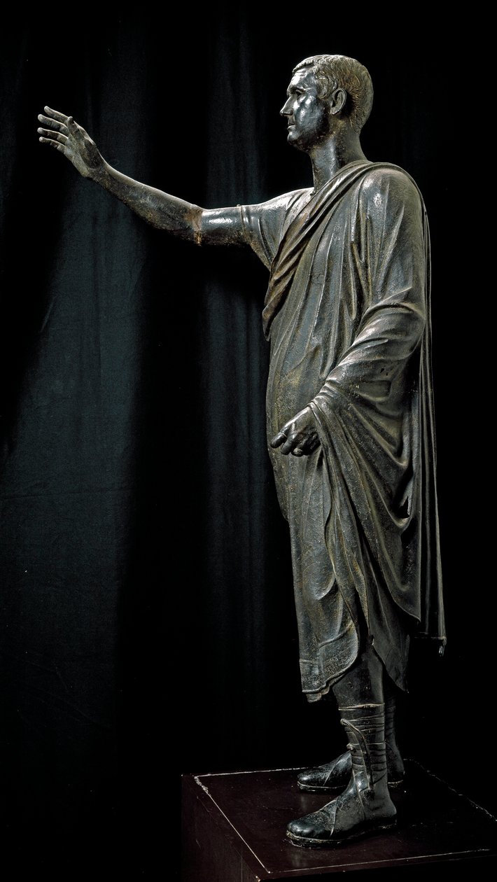 Římské etruské umění: bronzová socha Aulo Metello zvaná Harangueur - 80 př. n. l., Z Pila u Perugie, Dim. 179 cm - Florencie, Museo Archeologico - Portrét Aule Metele (Aulus Metellus) také známý jako Řečník (L
