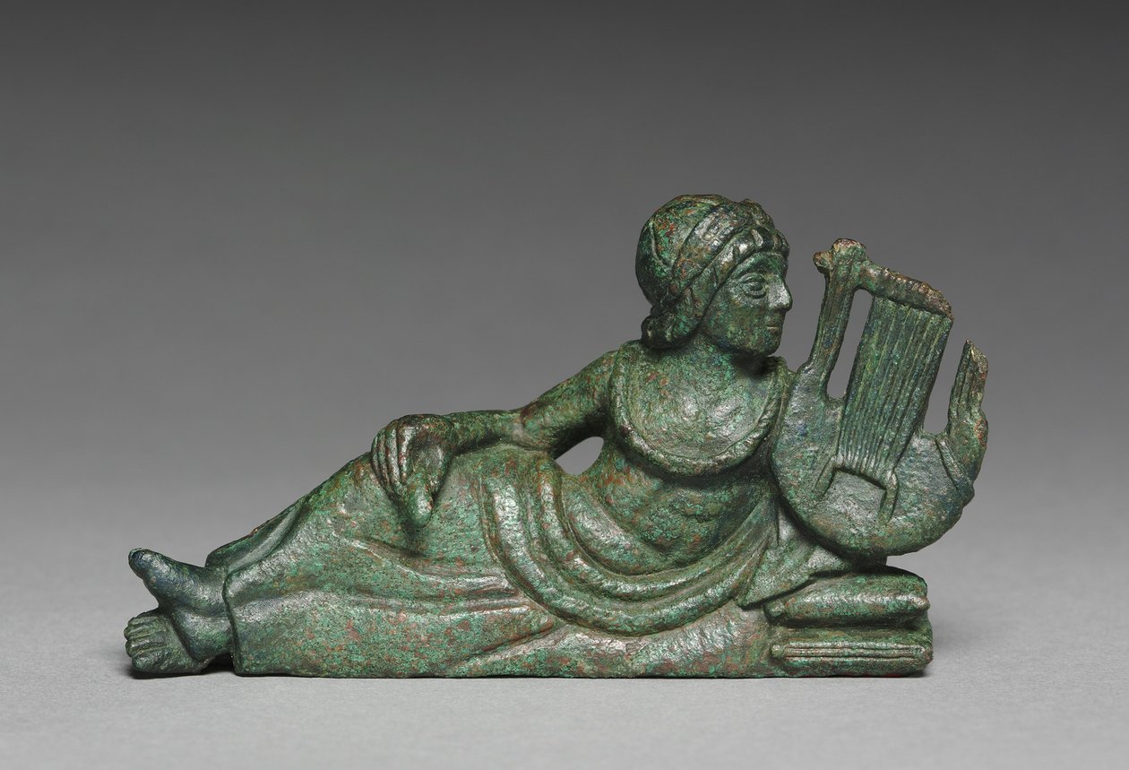 Nádoba ozdoba ležícího hráče na lyru, Itálie, cca 400-375 př. Kr od Etruscan
