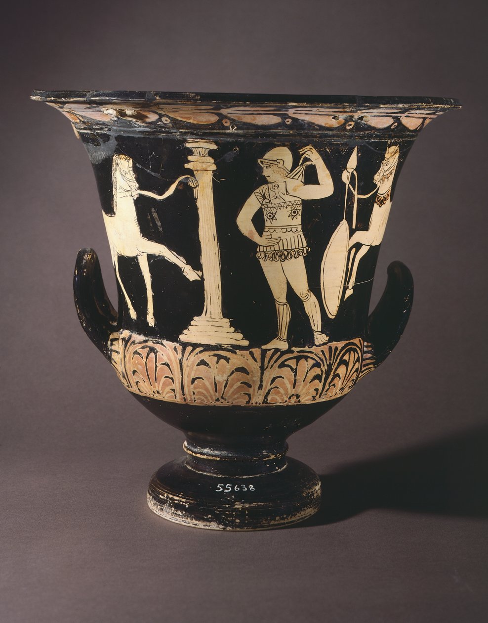 krater (velká váza) od malíře z Londýna. Červenofigurová keramika z Gualdo Tadino (Umbrie). Etruská civilizace, 4. století před naším letopočtem. od Etruscan
