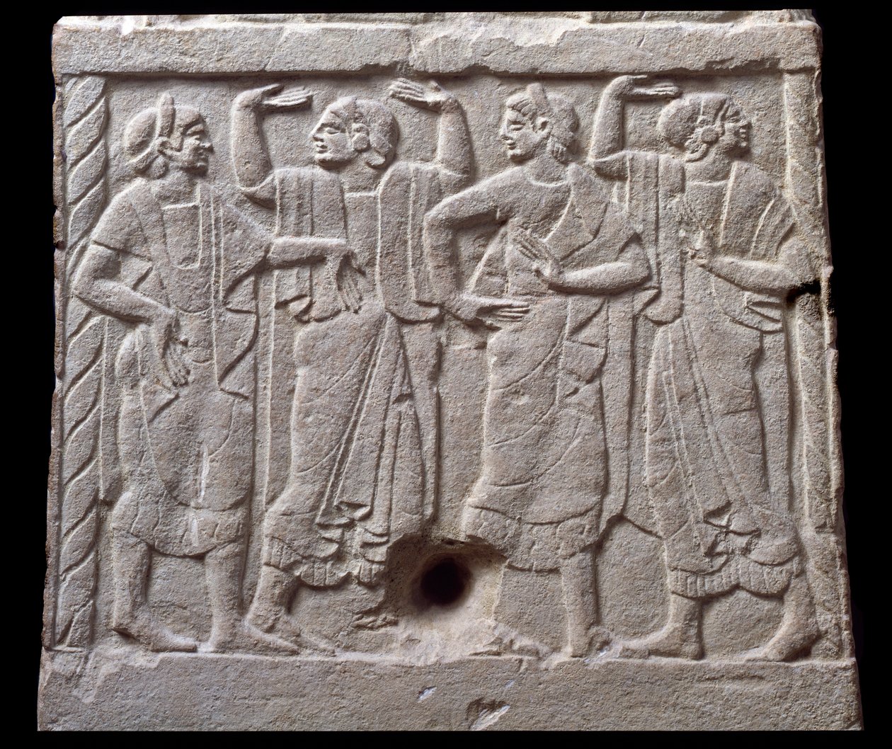 Reliéf s tanečníky z mramorového milníku v Chiusi, Itálie, 6. století před naším letopočtem od Etruscan Etruscan