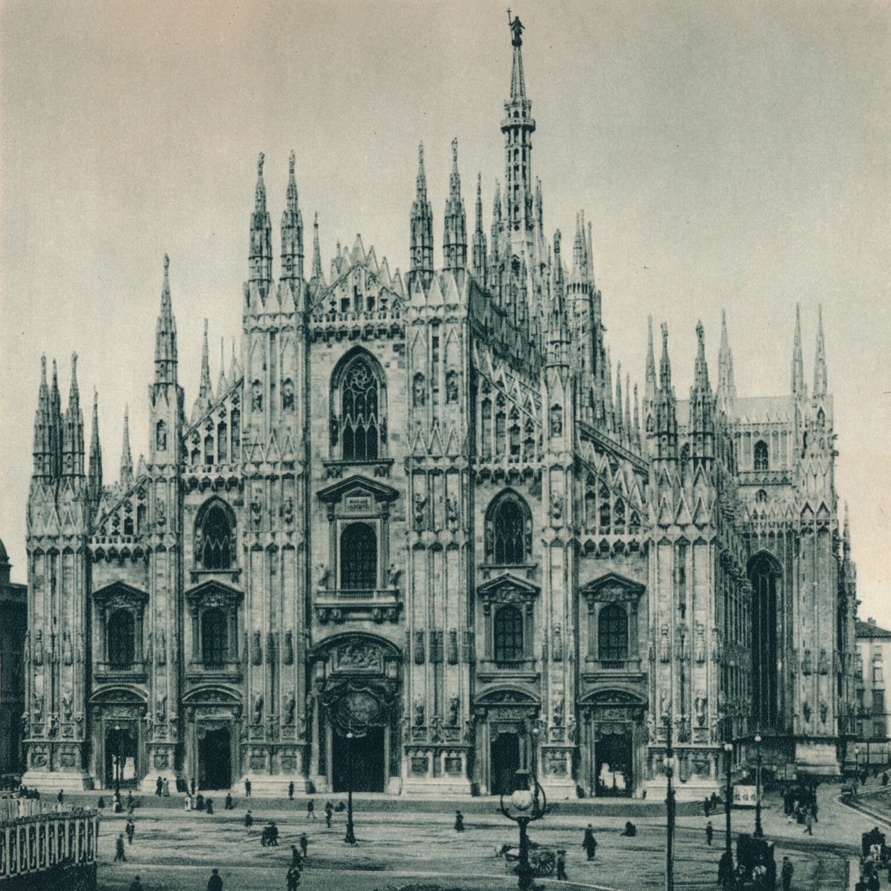 Fasáda katedrály Duomo, Milán, Itálie, 1927 od Eugen Poppel