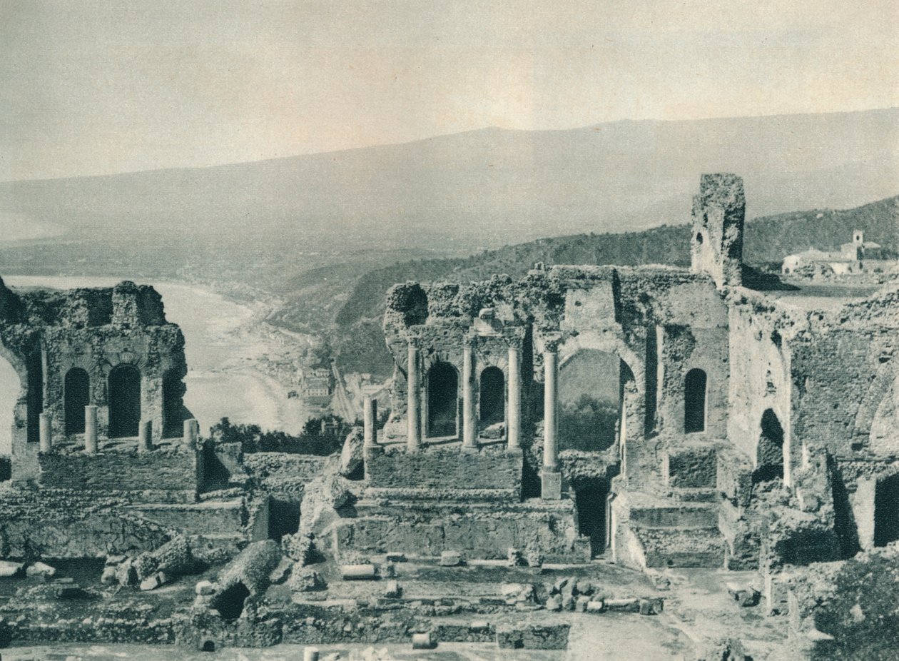 Jeviště a šatna řeckého divadla, Taormina, Sicílie, Itálie, 1927 od Eugen Poppel