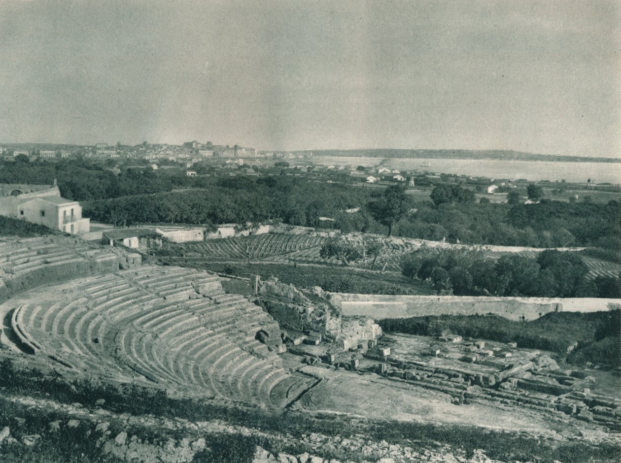 Pohled na město z řeckého divadla, Syrakusy, Sicílie, Itálie, 1927 od Eugen Poppel