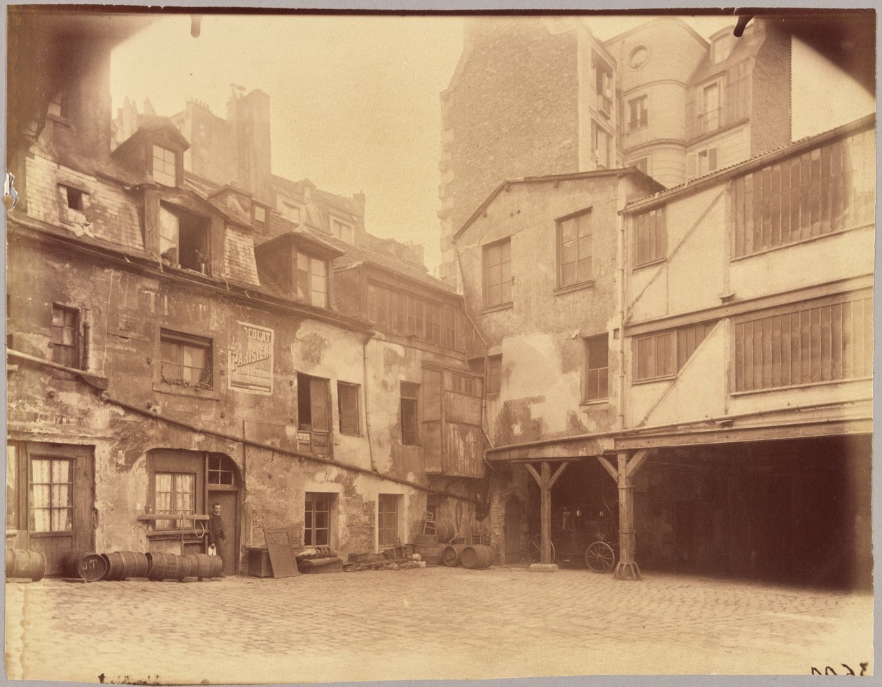 Hostinec U Bílého koně, rue Mazet 5 od Eugène Atget