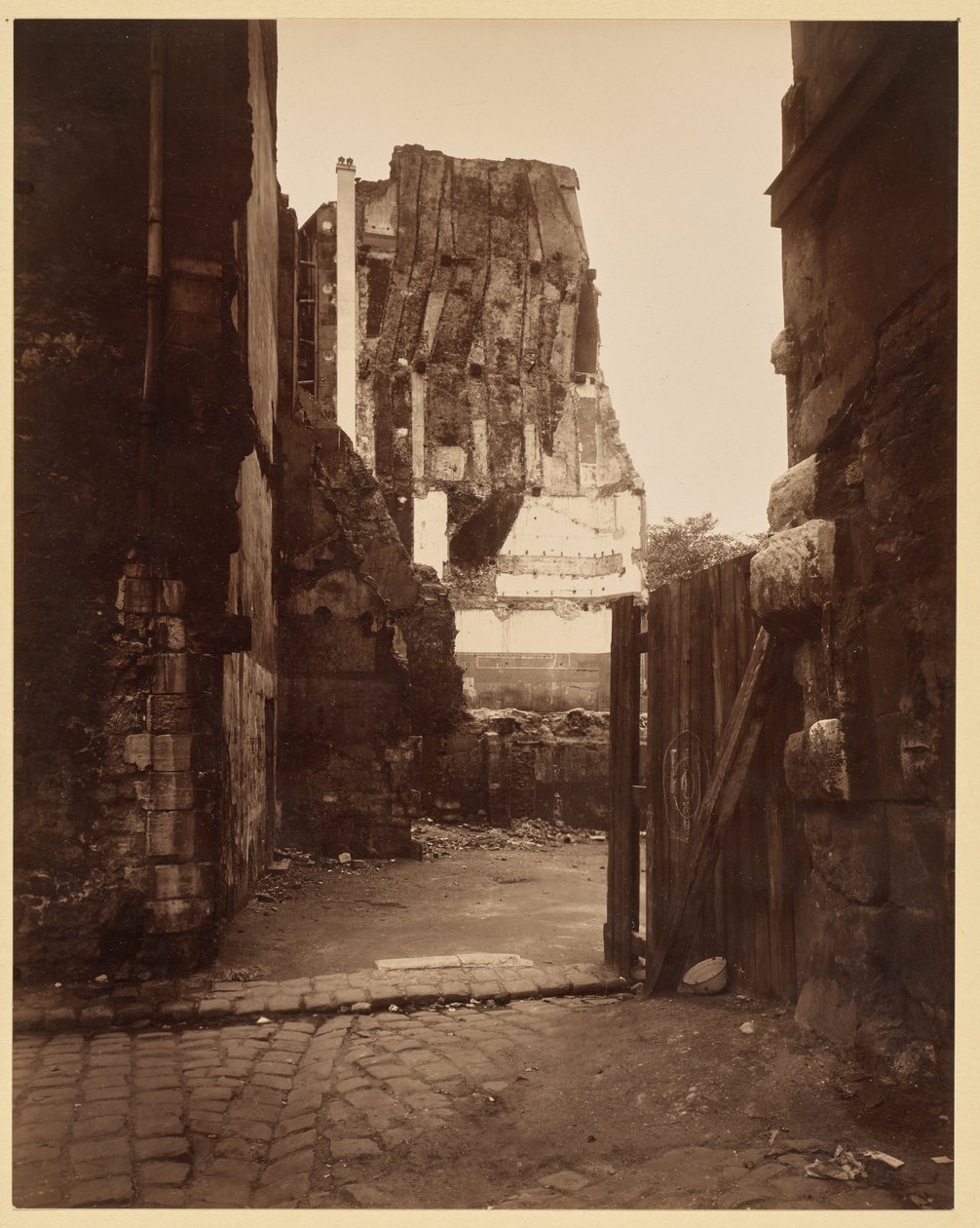 Nároží u hřbitova, Saint-Benoît od Eugène Atget