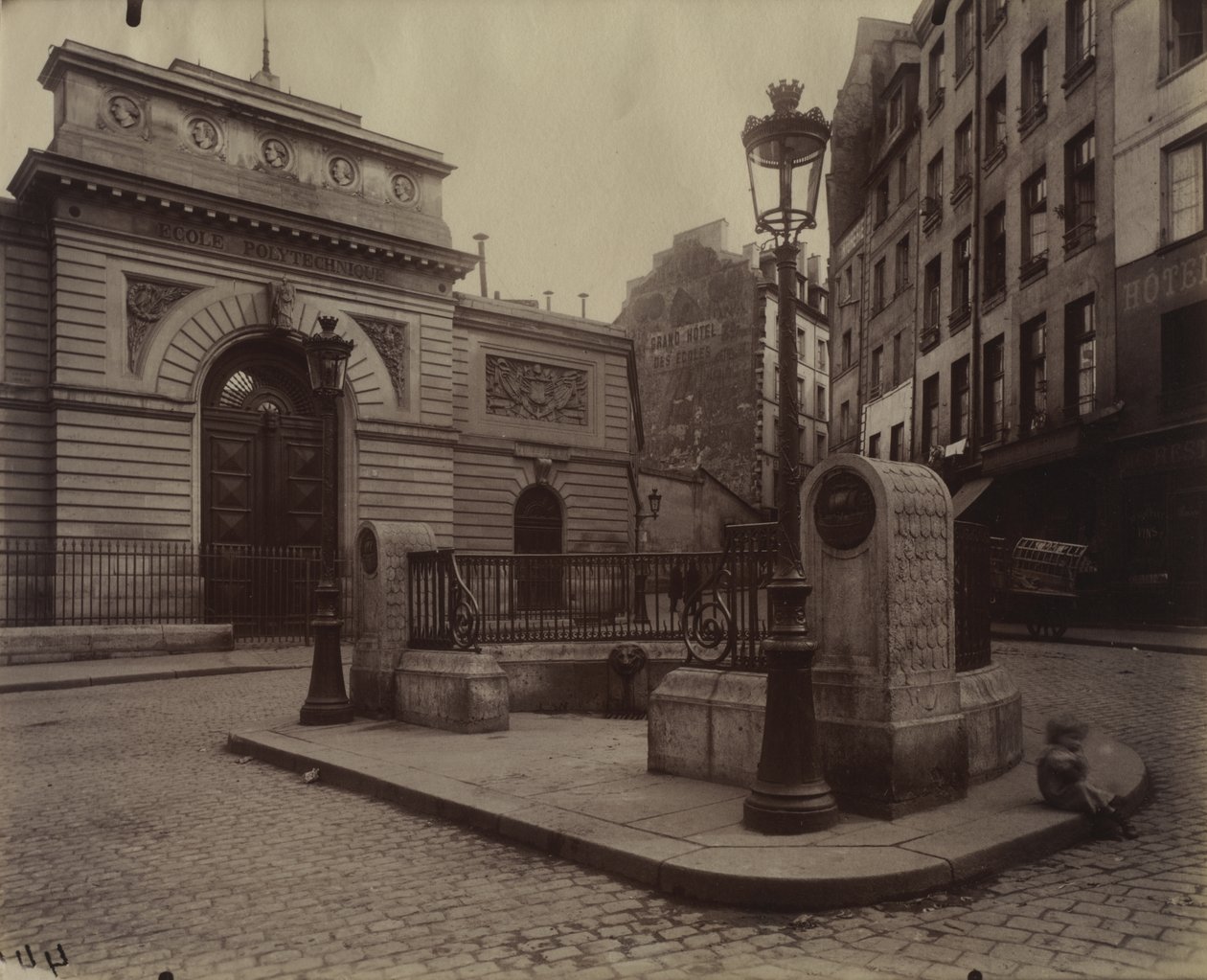 Fontána Ecole Polytechnique od Eugène Atget