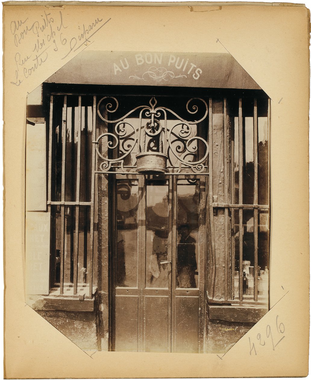 Stránka z alba "Documents for the History of Old Paris", c.1910 od Eugène Atget