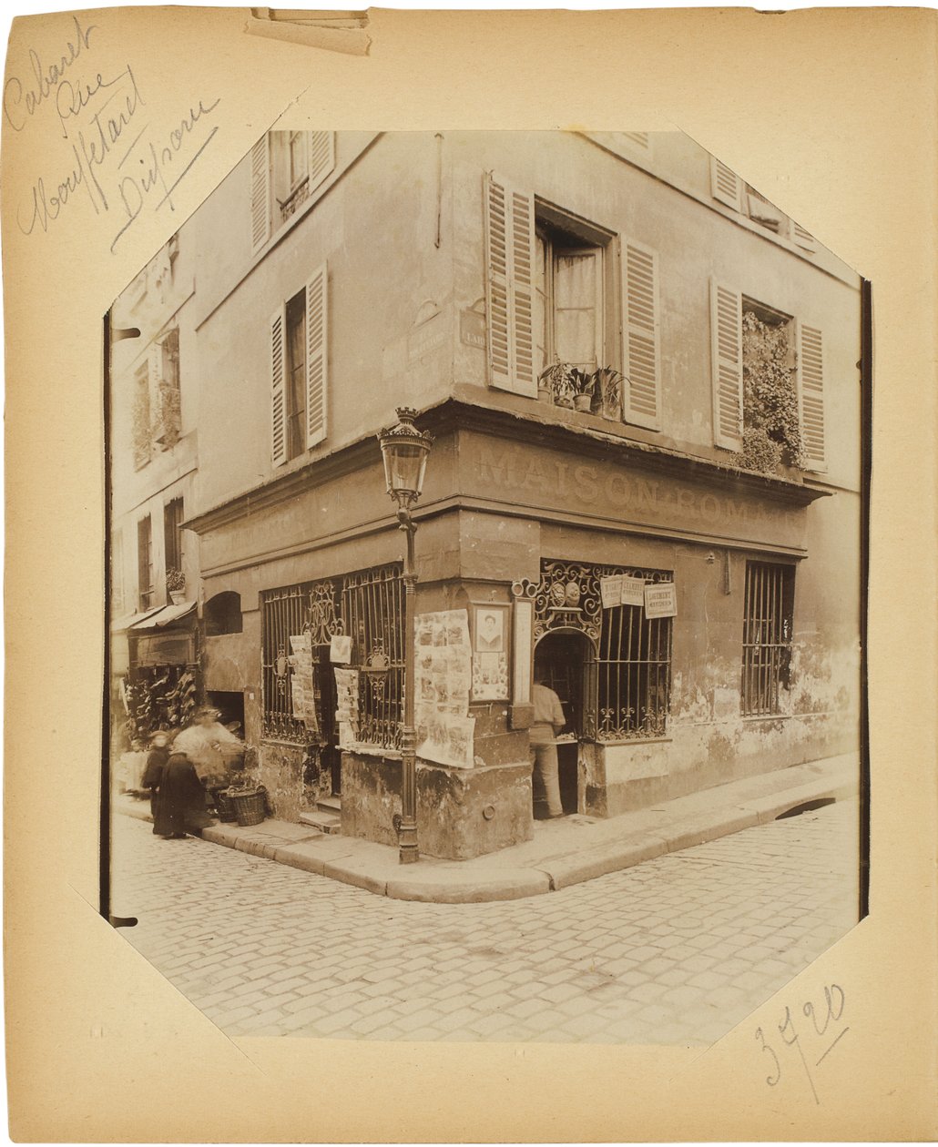 Stránka z alba "Documents for the History of Old Paris", c.1910 od Eugène Atget