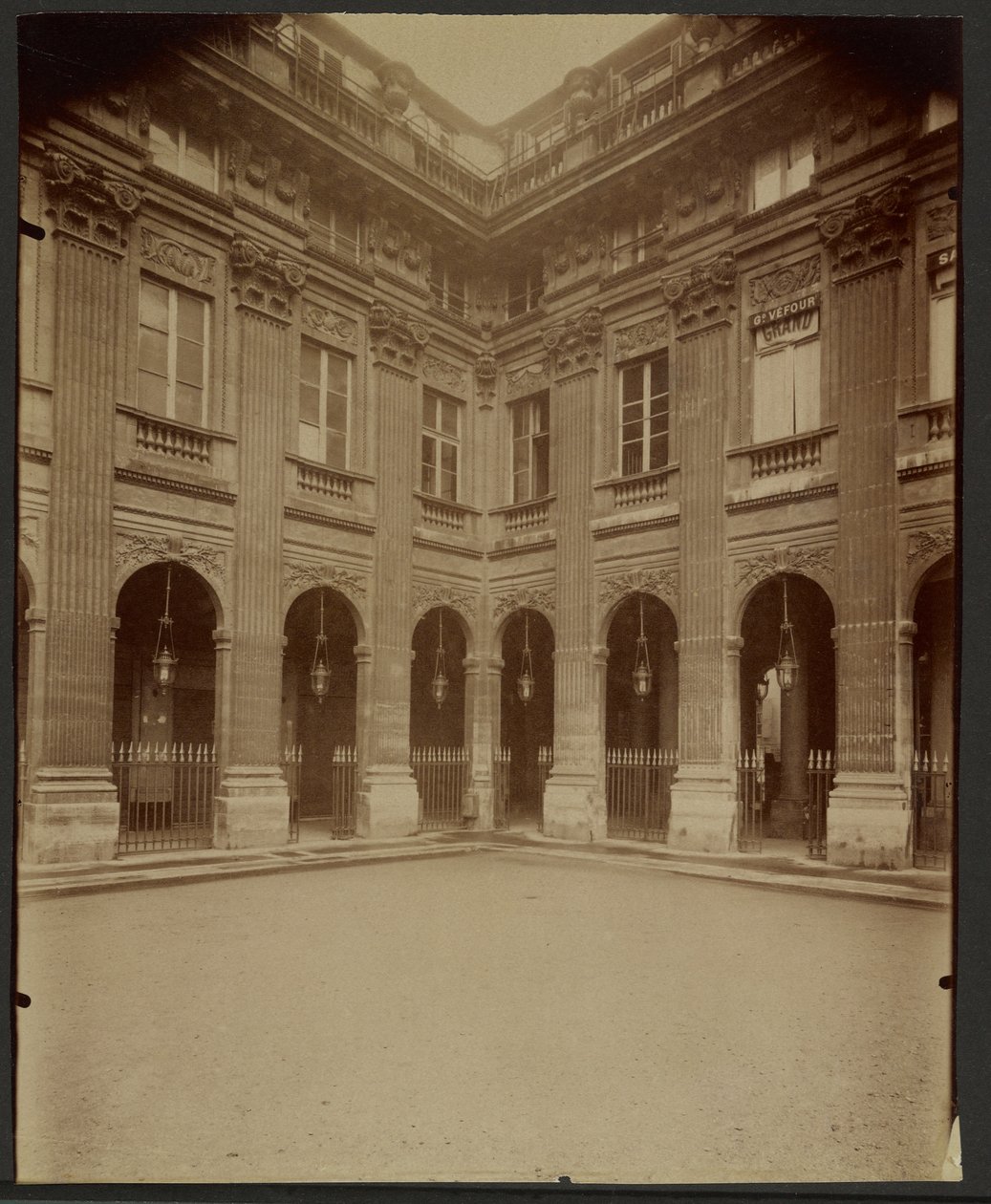 Palais-Royal od Eugène Atget