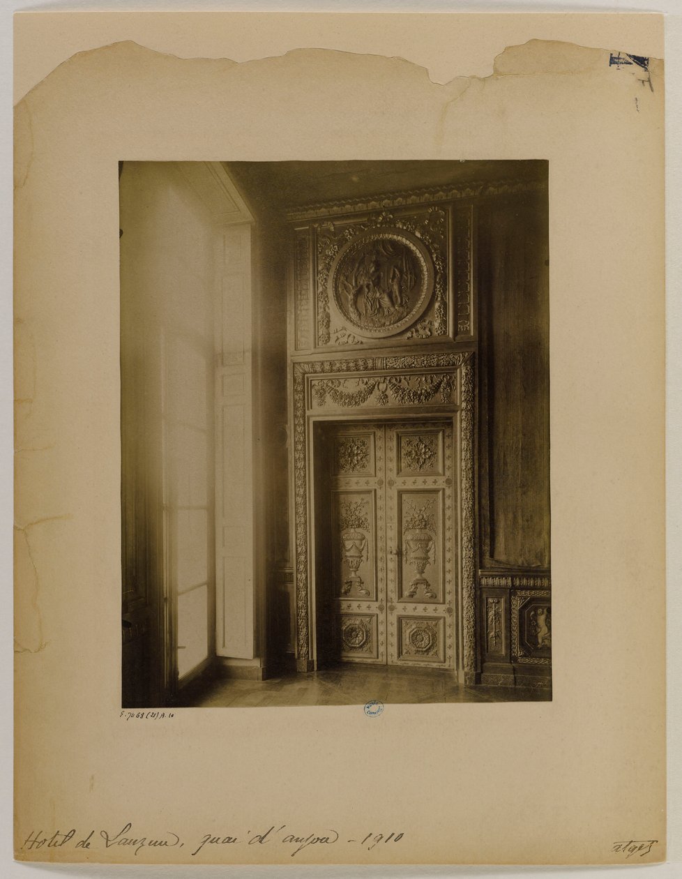 Vyřezávané dveře, interiér, Hotel Lauzun od Eugène Atget