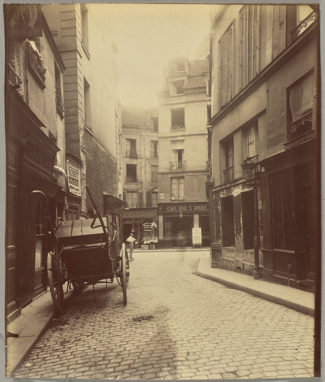 Rue Mazet a Rue Saint-André-des-Arts od Eugène Atget