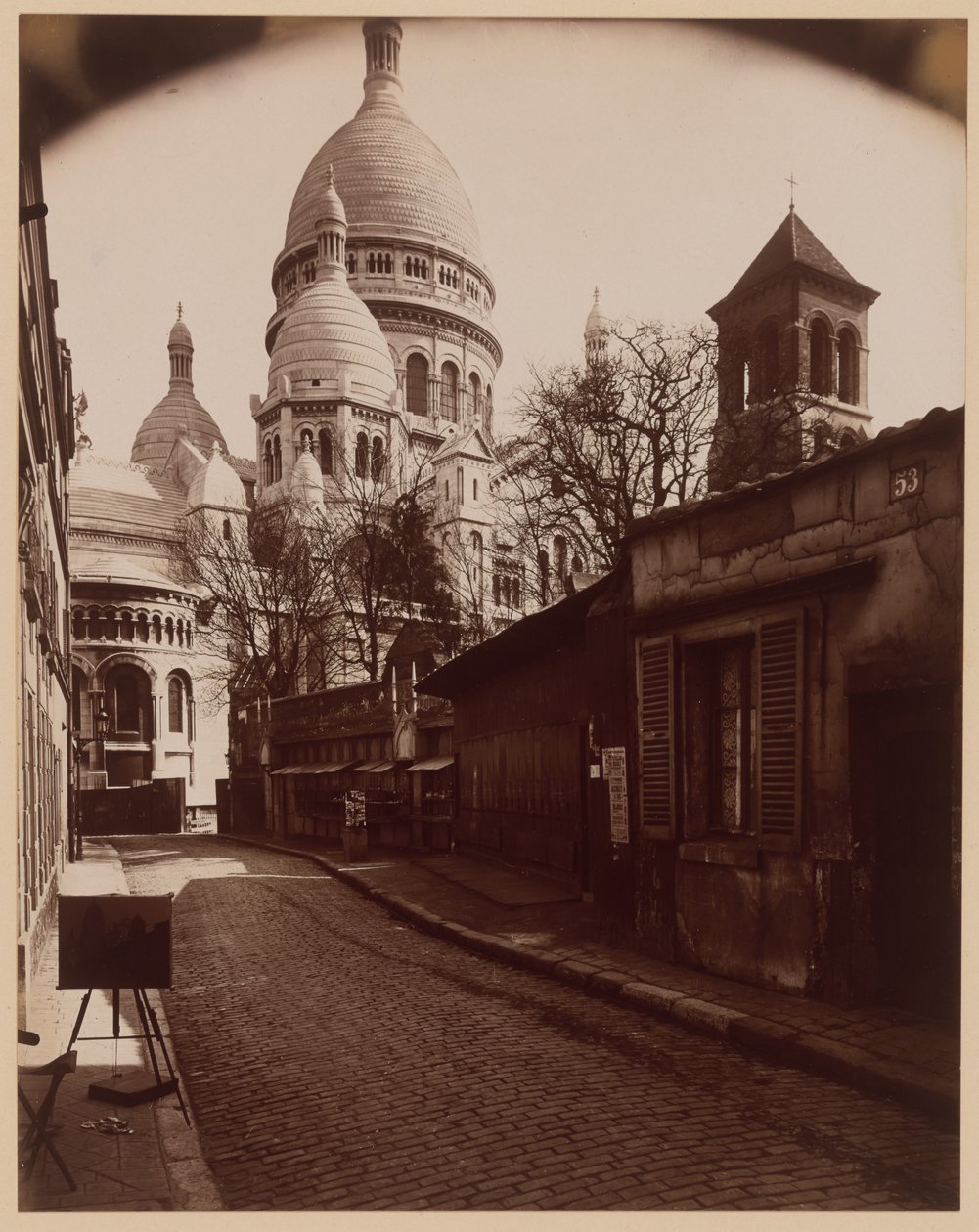 Rue du Chevalier de la Barre od Eugène Atget