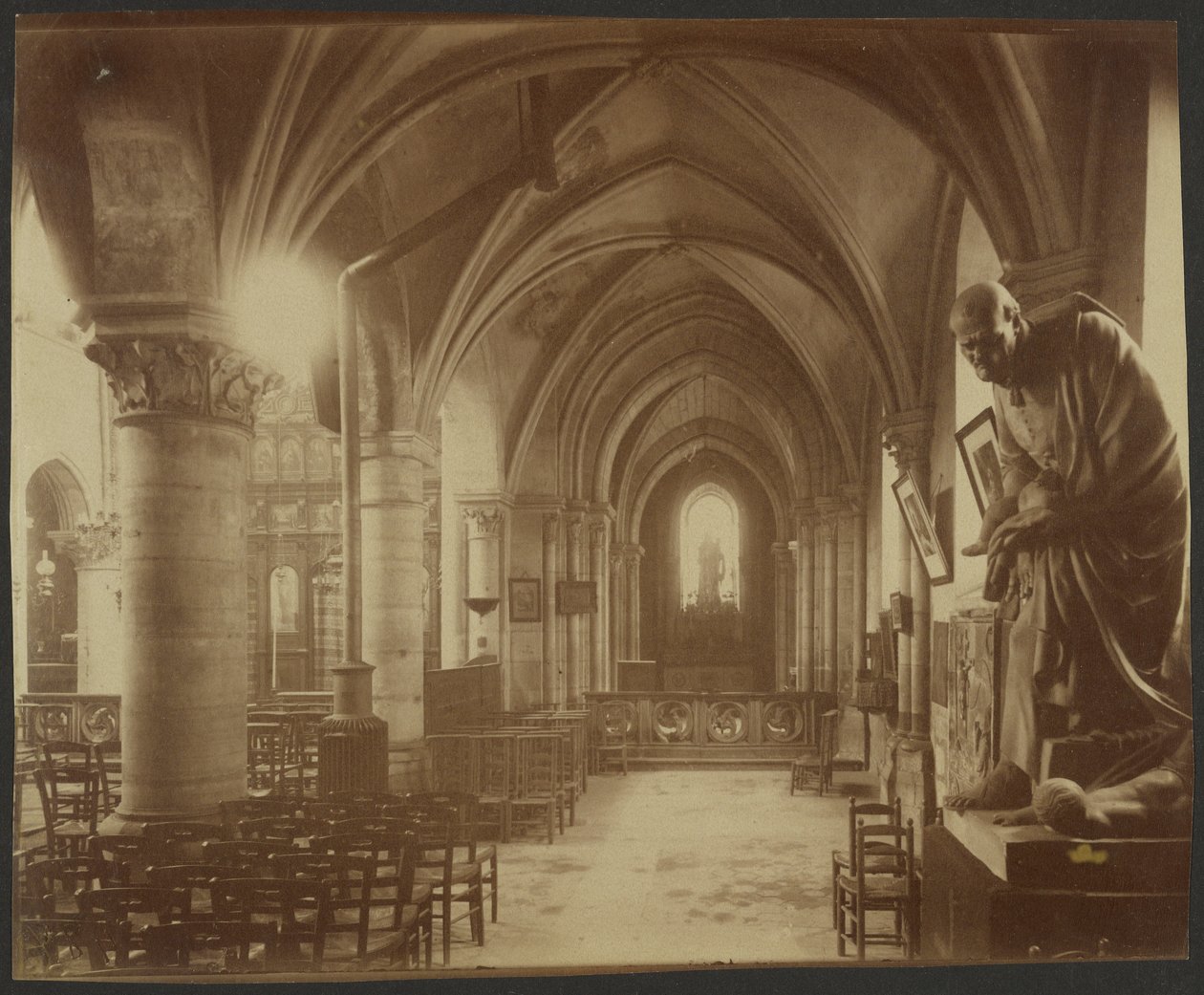 Saint-Julien-le-Pauvre od Eugène Atget