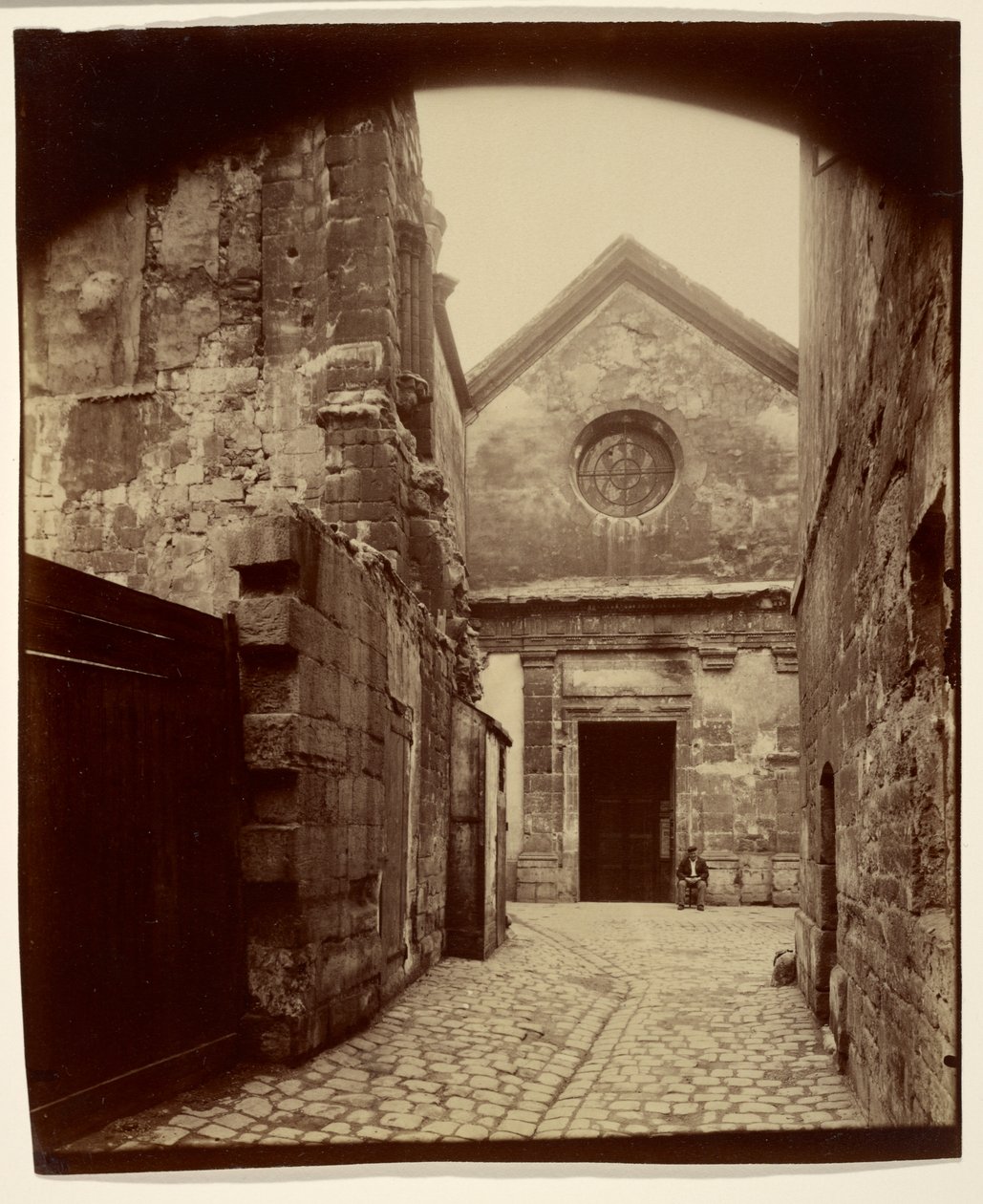 Portál kostela Saint-Julien-le-Pauvre od Eugène Atget