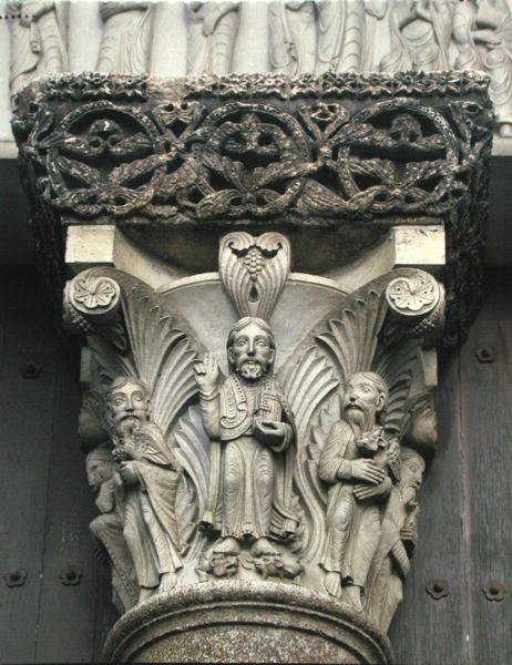 Sloupová hlavice s Kristovým požehnáním ze západního portálu fasády, 1840-61 od Eugene Emmanuel Viollet le Duc