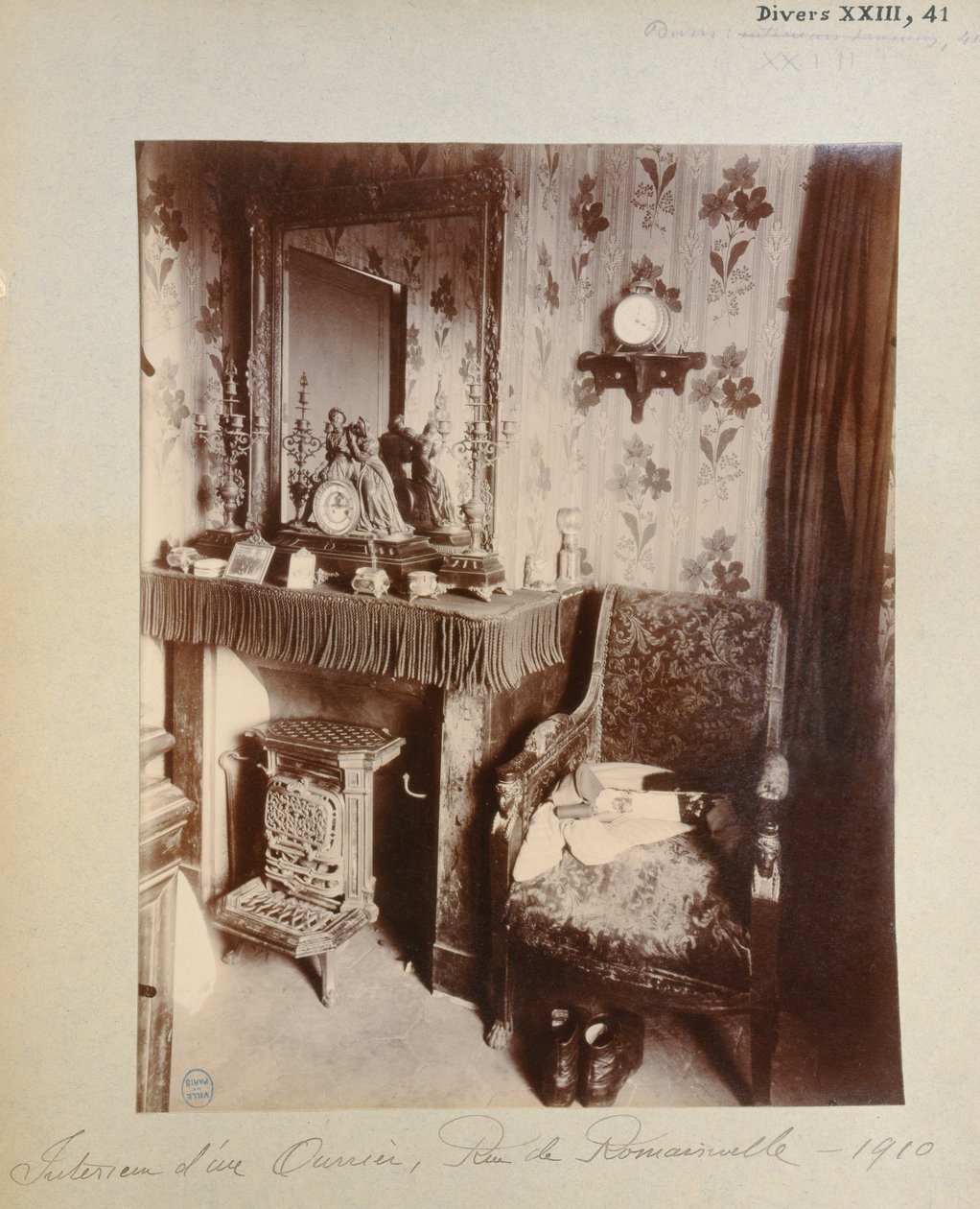 Interiér domu dělnické třídy v rue de Romainville, Paříž, 1910 od Eugène Atget