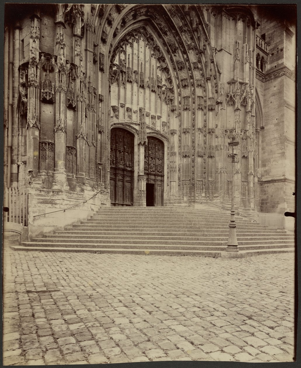 Beauvais, katedrální brána od Eugène Atget