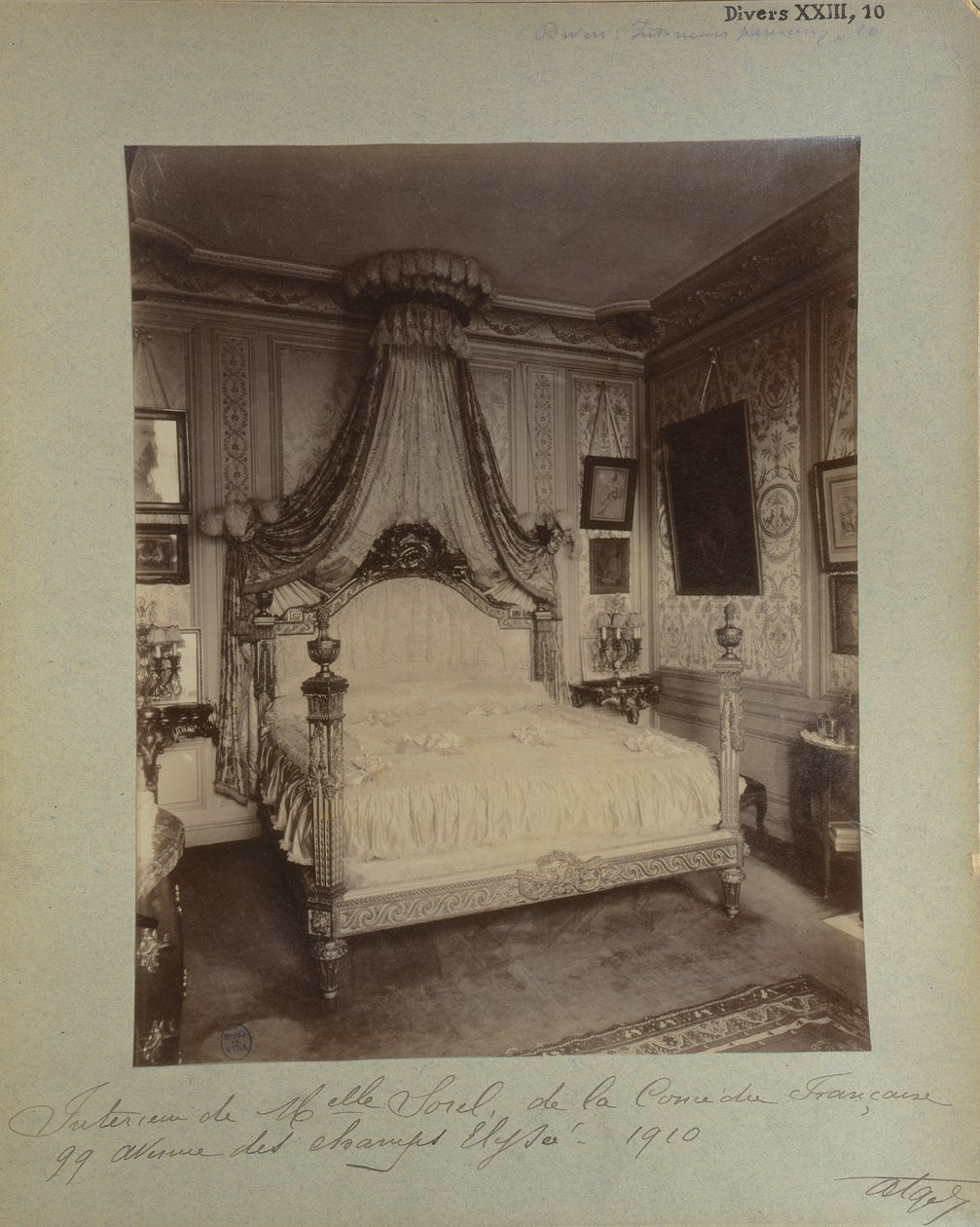 Ložnice Cecile Sorelové na Avenue des Champs Elysees 99, 1910 od Eugène Atget