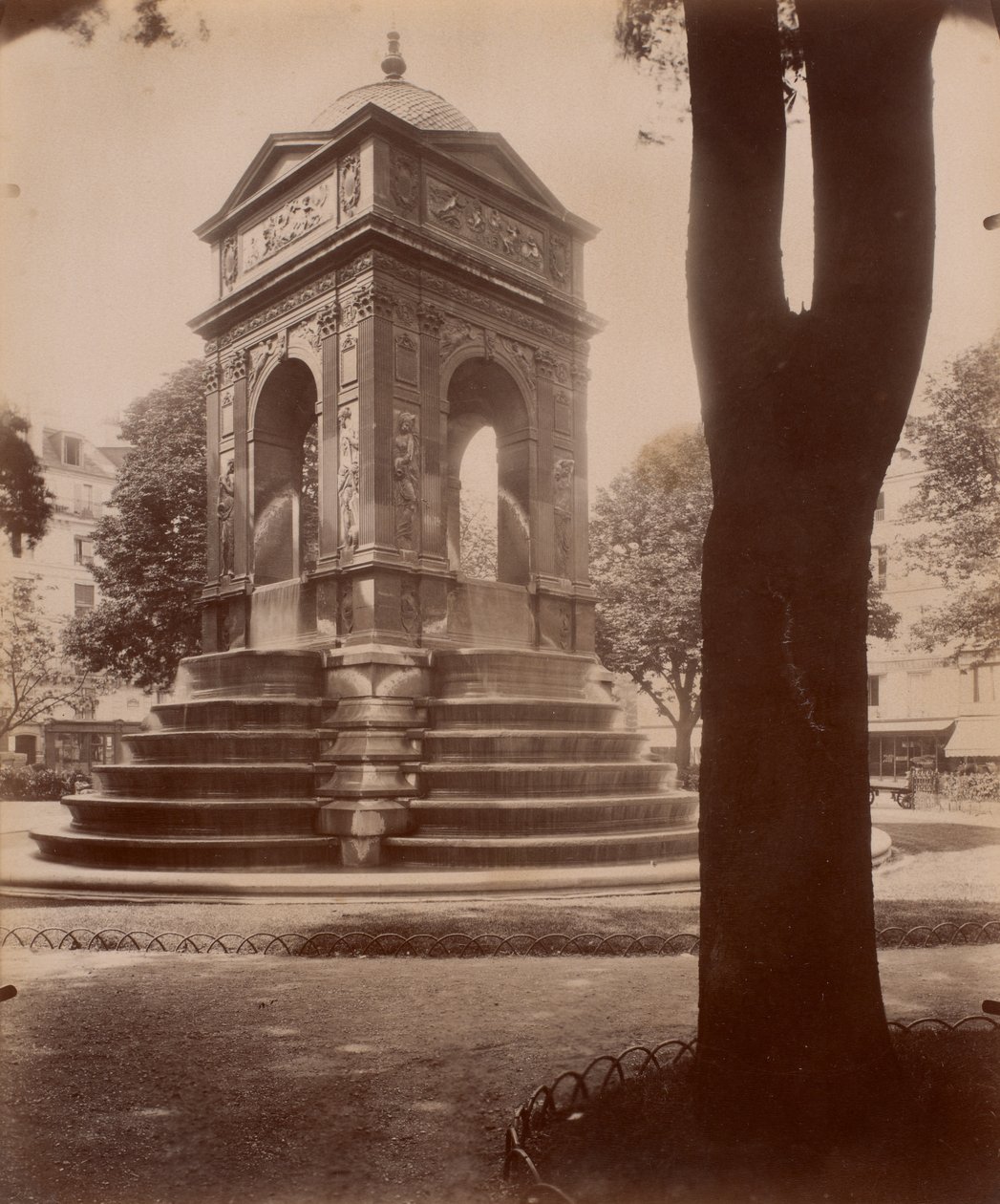 Fontaine des Innocents ze série Umění staré Paříže od Eugène Atget