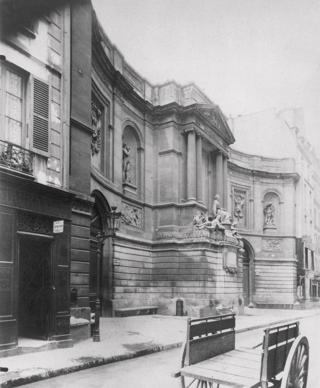 Fontaine des Quatre-Saisons, Rue de Grenelle, Paříž, 7. obvod, 1898 od Eugène Atget