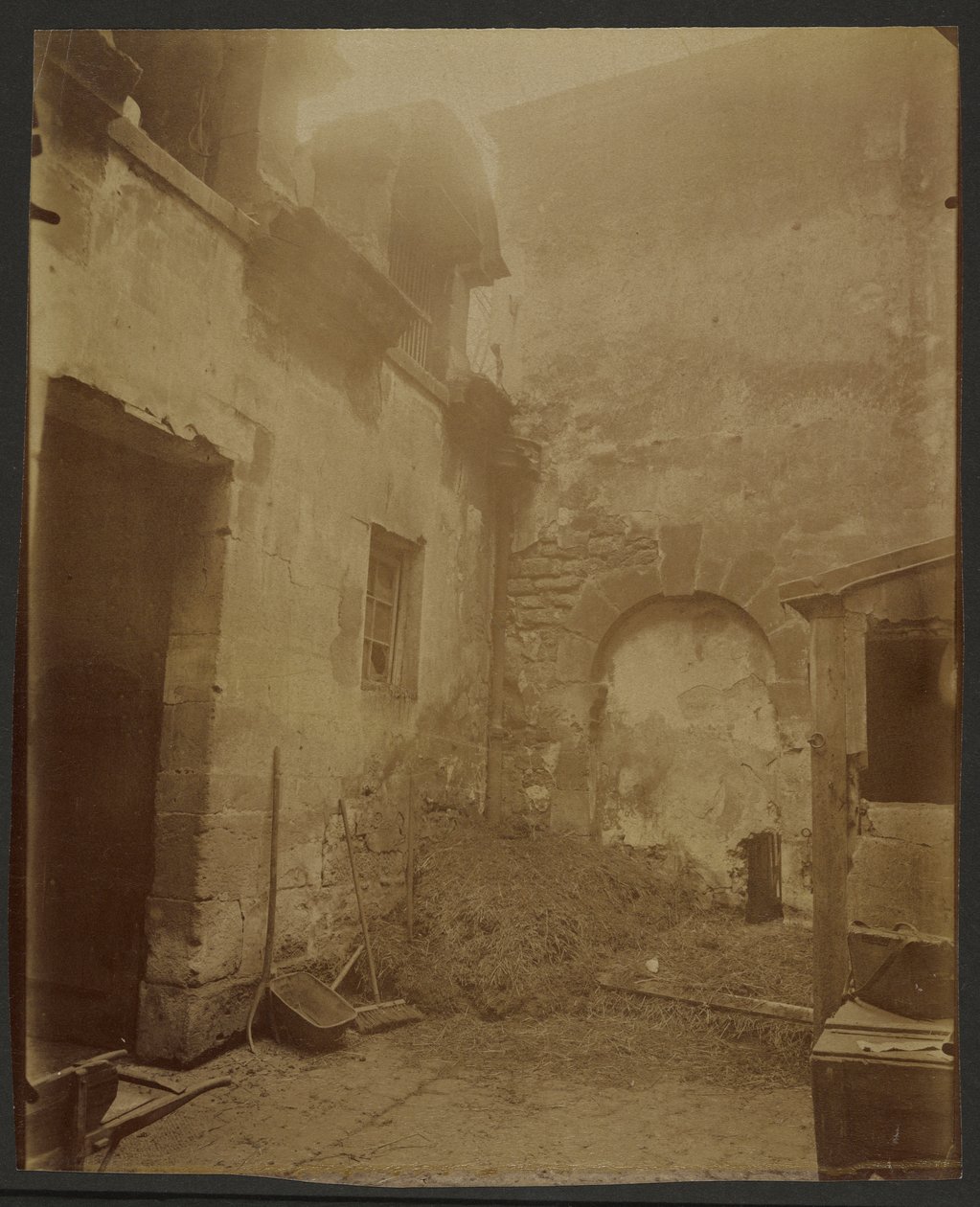 Hôtel Richelieu, 18 Quai de Béthune od Eugène Atget