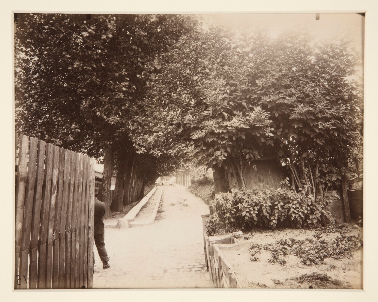 Svítání, Dolní meudonská brána od Eugène Atget