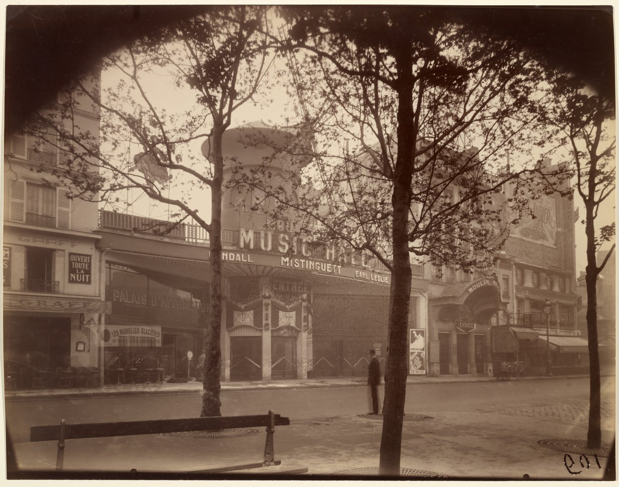 Moulin Rouge od Eugène Atget